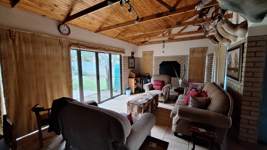 5 Bedroom Property for Sale in Riebeeckstad Free State